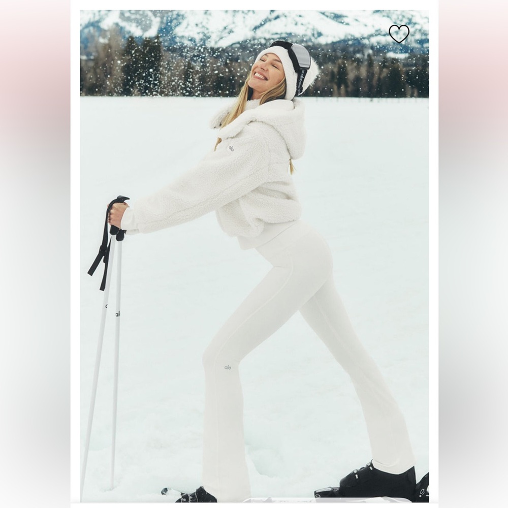 NWT! ALO Yoga Airbrush High-Waist Bootcut Legging in Ivory
